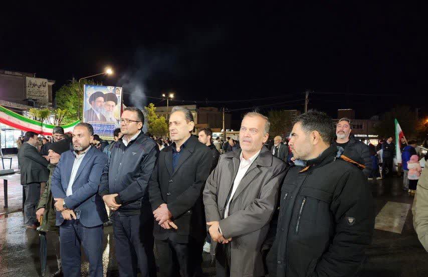 حضور امیرعباس جعفری فرماندار شهرستان نقده در اجتماع باشکوه مردم شهیدپرور و زمانشناس نقده در حمایت از ایران، پشتیبانی از نیروهای مسلح و بیعت با رهبر انقلاب + تصاویر