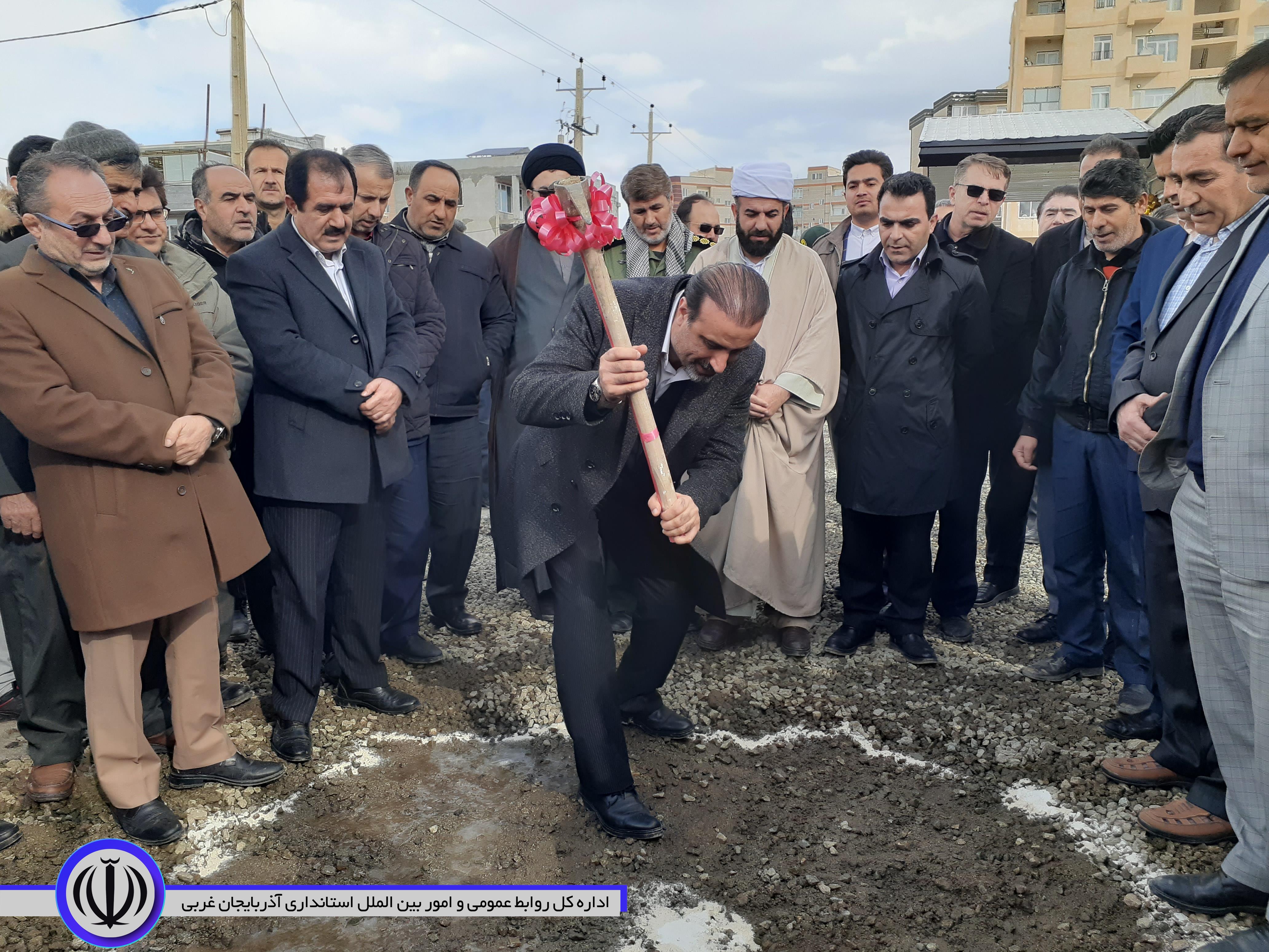 کلنگ احداث استخر سرپوشیده شهید حسن زاده بر زمین زده شد