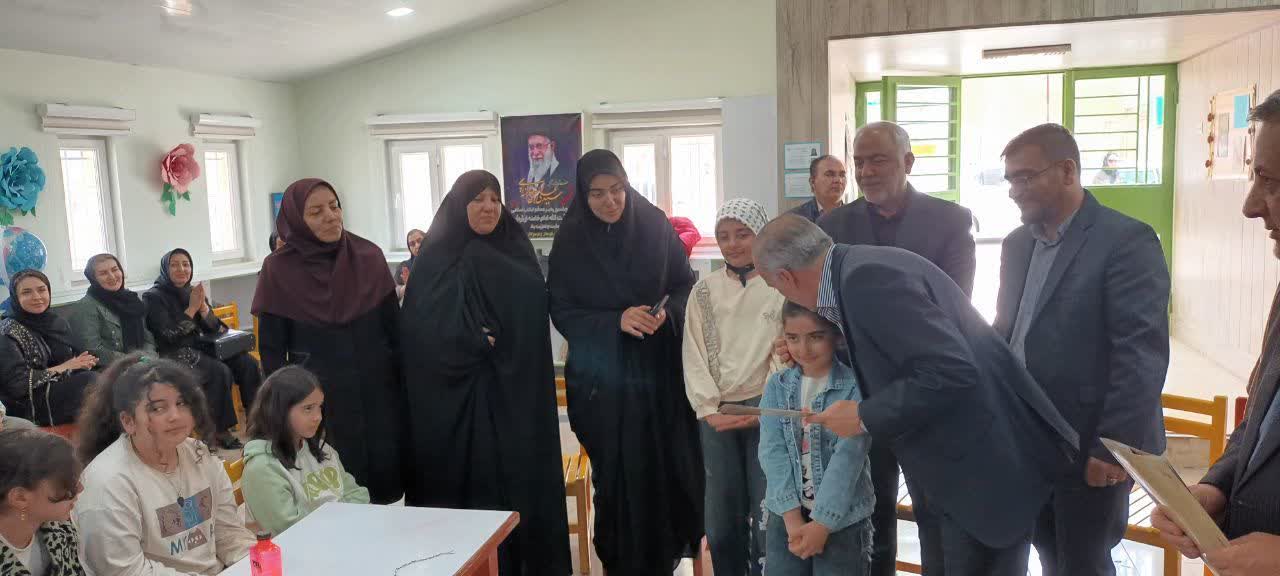 تجلیل فرماندار شهرستان نقده از دختران شهید عزیز عباس زاده
