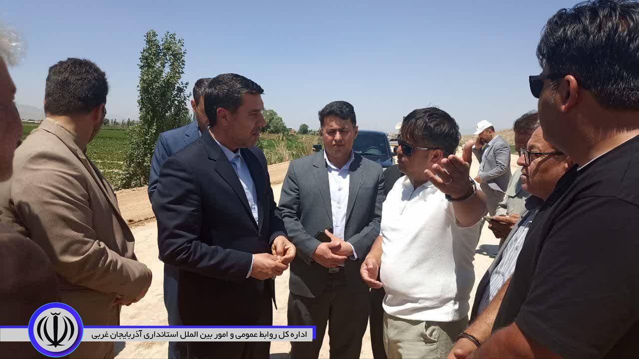 بازدید محمد نوبخت فرماندار شهرستان از روند اجرای پروژه احداث جاده نقده - بناب