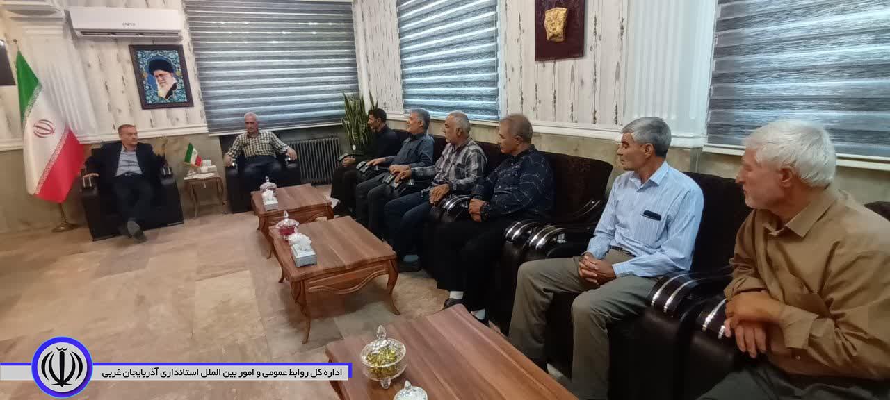 دیدار صمیمانه جمعی از همکاران بازنشسته فرمانداری با جعفری سرپرست فرمانداری شهرستان نقده