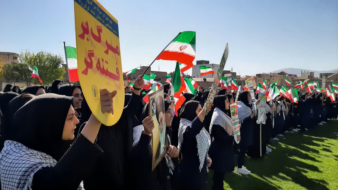 تجمع بانوان شهرستان نقده در حمایت از نظام مقدس جمهوری اسلامی و محکوم کردن اقدامات اخیر اغتشاش گران