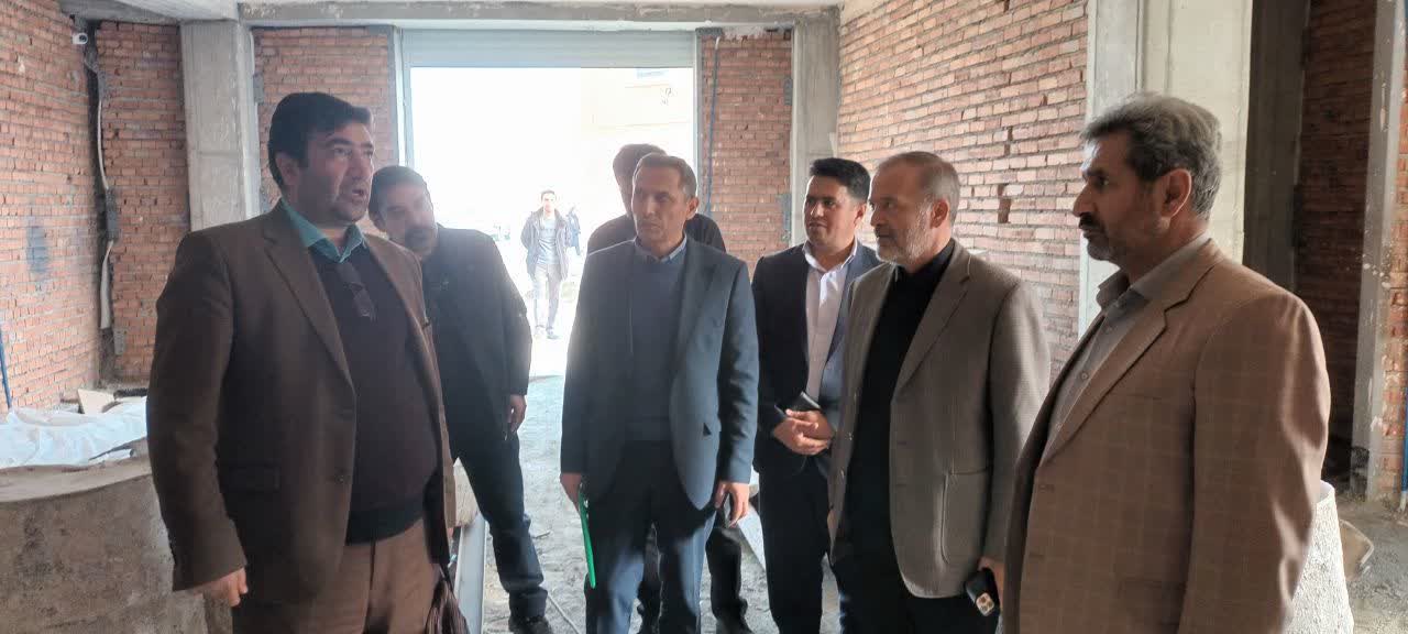 بازدید فرماندار نقده از پروژه احداث ساختمان اداری بیمه سلامت شهرستان