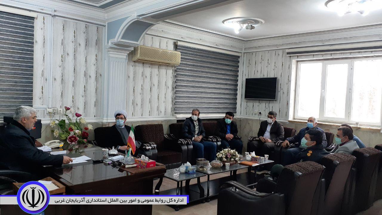 جلسه بررسی مطالبات چغندرکاران شهرستان از کارخانه آذرقند نقده به ریاست فرماندار شهرستان برگزار شد