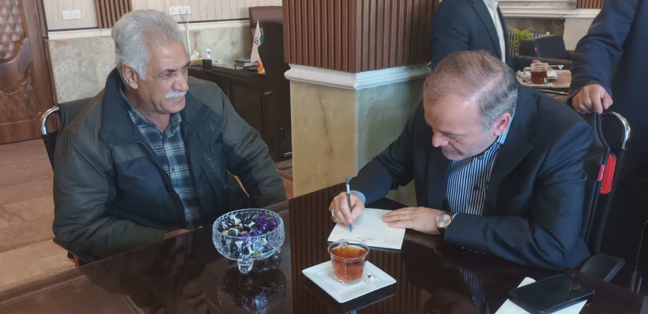 ملاقات مردمی و دیدار چهره به چهره امیرعباس جعفری فرماندار شهرستان نقده  با مردم شریف شهرستان در راستای رسیدگی به مشکلات مردمی + تصاویر