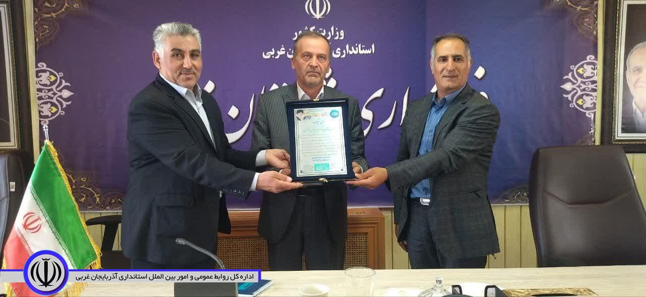 دیدار روسای ستاد انتخاباتی دکتر پزشکیان و ستاد مرکزی انتخاباتی اصولگرایان معتدل و اعتدالگرایان با جعفری سرپرست فرمانداری شهرستان نقده