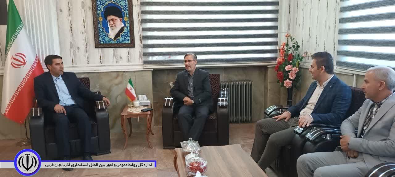 دیدار رحمت حاجی زاده مدیر شرکت ملی پخش فراورده های نفتی منطقه میاندوآب با محمد نوبخت فرماندار شهرستان نقده