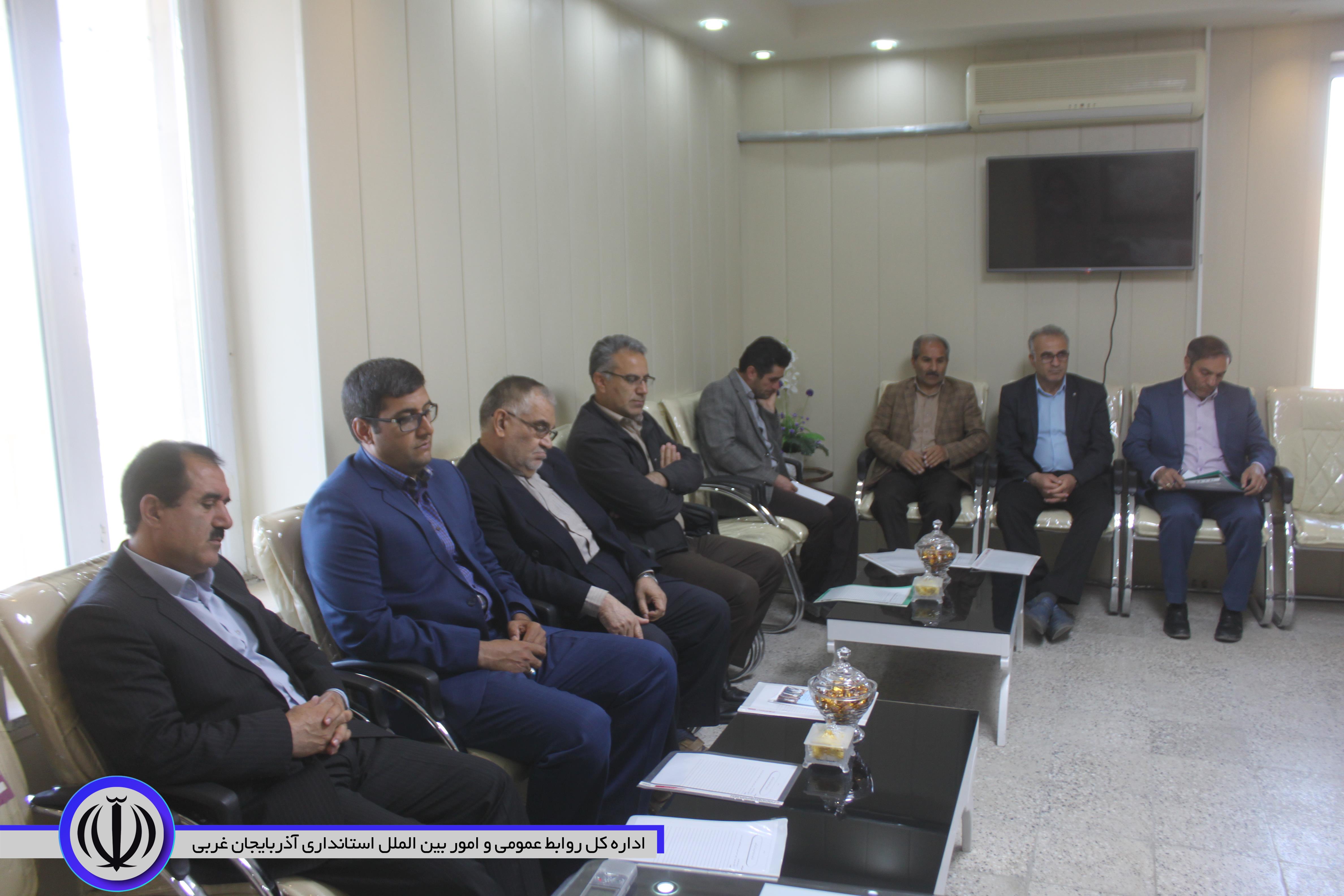 معلمین پایه گذار نسل آینده کشور هستند و باید در راستای رفع مشکلات آنان تلاش نماییم/ آموزش و پرورش و دانشگاه ها نقش مهمی در تحقق فرمایشات مقام معظم رهبری(مد) در بیانیه گام دوم انقلاب دارند