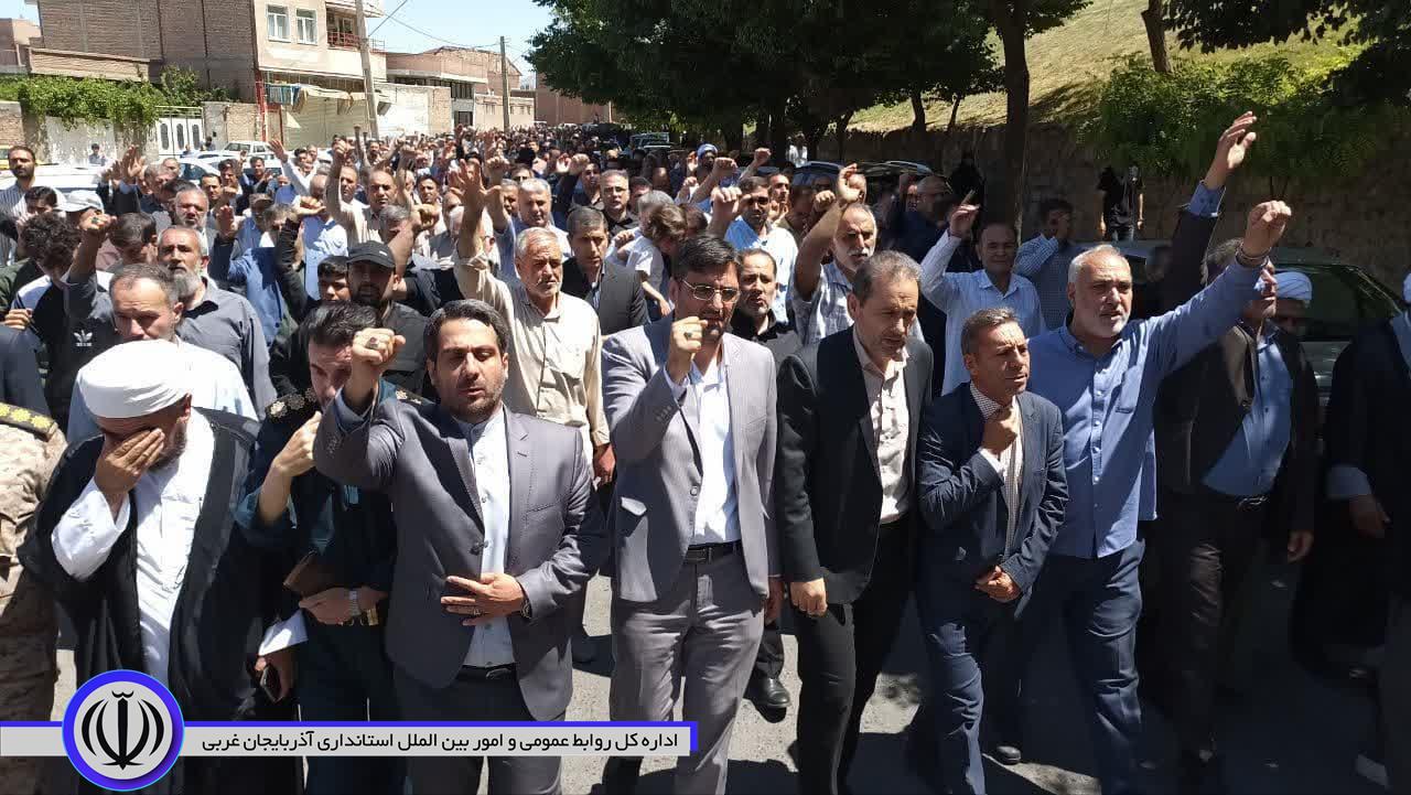 راهپیمایی خشم و نصر در شهرستان نقده برگزار شد