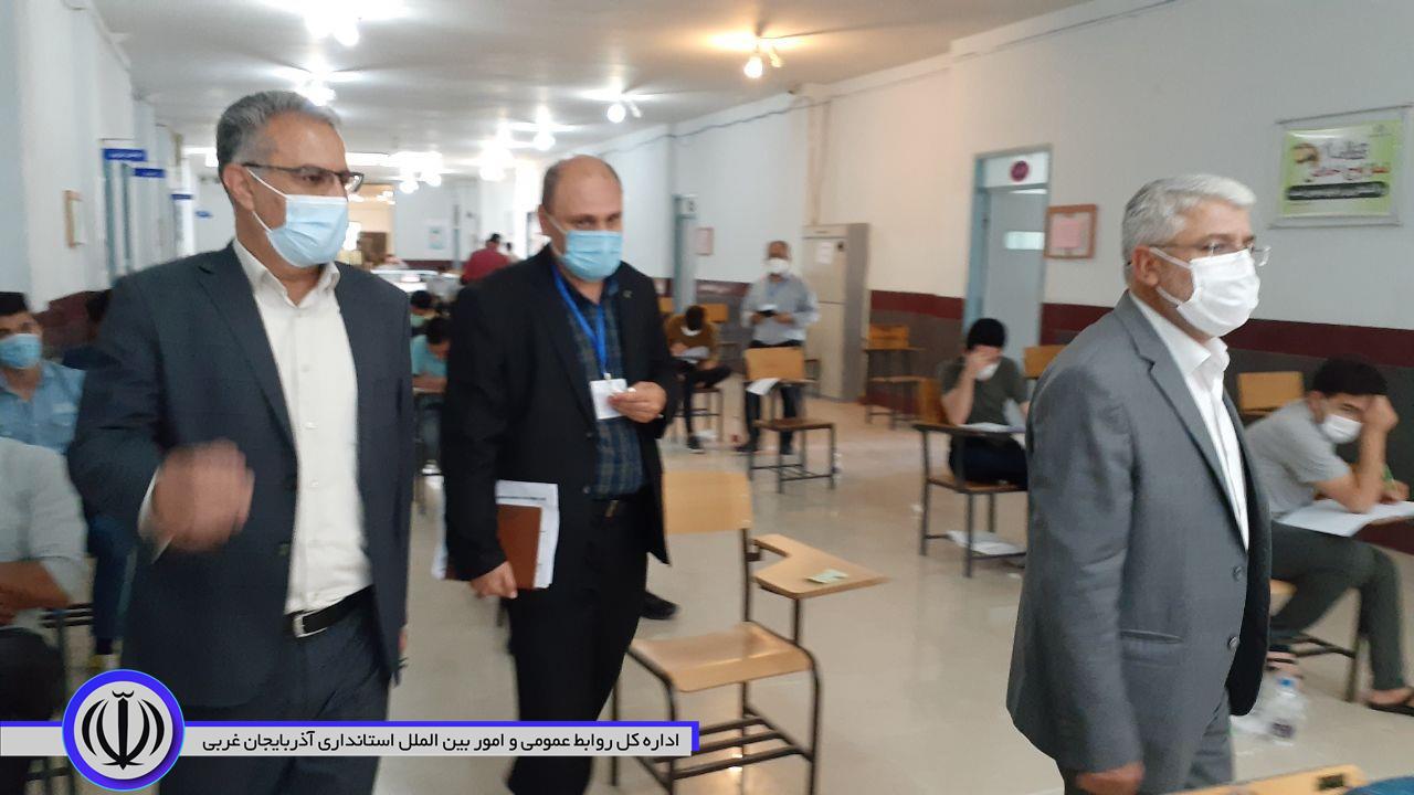بازدید منوچهر شاکر فرماندار شهرستان از حوزه های برگزاری آزمون سراسری در حوزه شهرستان