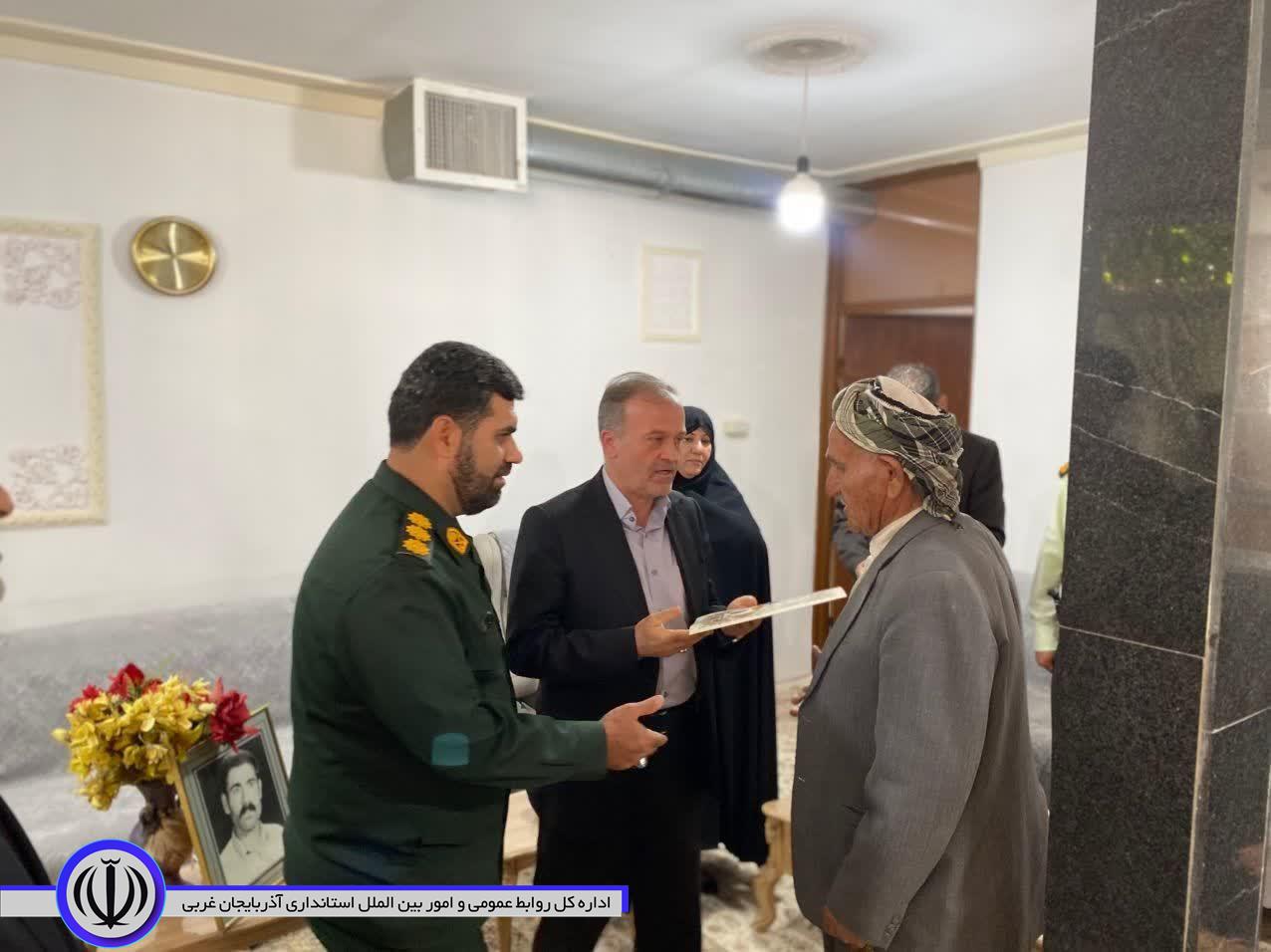 دیدار سرپرست فرمانداری شهرستان نقده با خانواده گرانقدر شهیدان معظم سیدحسین راک، کریم و یونس ادیبی و صمد صمدی