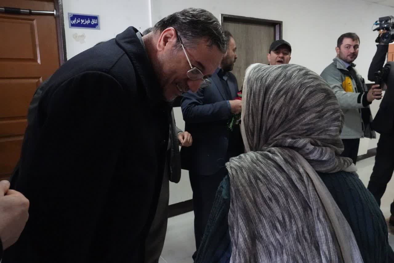 دیدار استاندار آذربایجان‌غربی و فرماندار نقده با مادران سالمند در این شهرستان + تصاویر