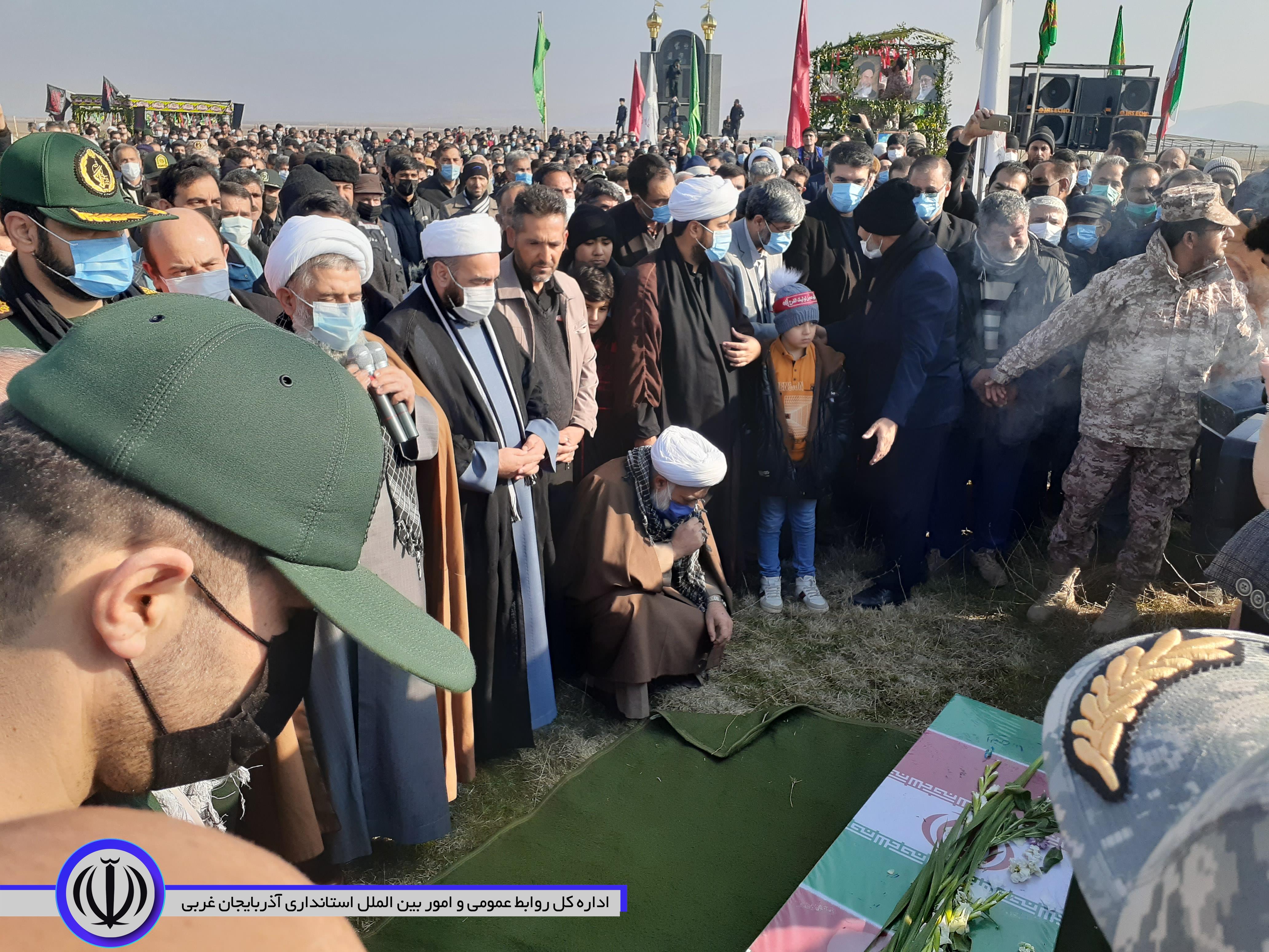 مراسم تدفین پیکر مطهر شهید گمنام در یادمان شهید بروجردی شهرستان برگزار شد
