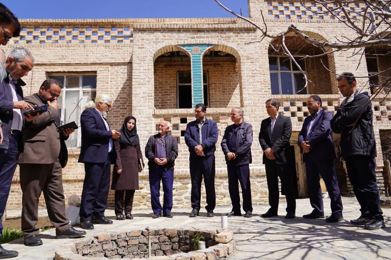 بازدید فرماندار نقده و مدیرکل میراث فرهنگی استان از اولین خانه صنایع‌دستی در حال احداث بخش خصوصی در شهرستان نقده + تصاویر