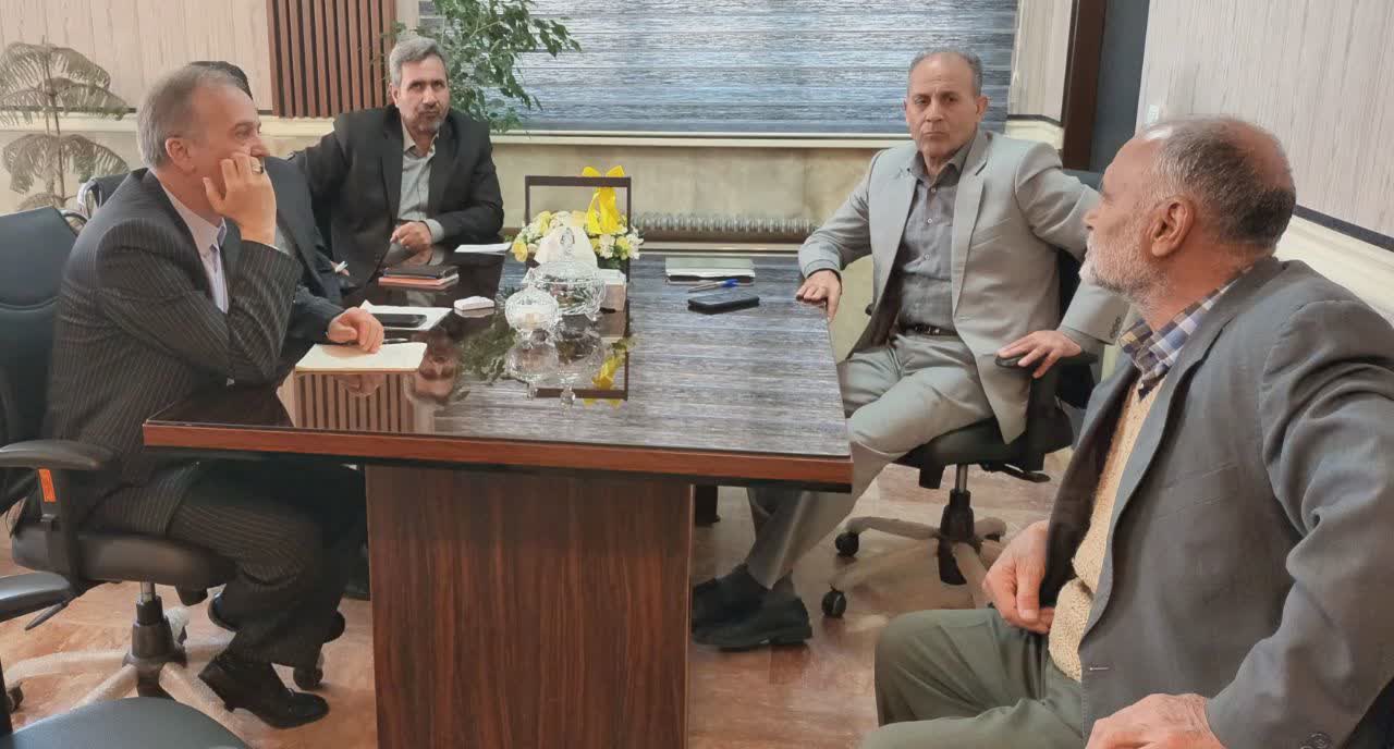 ملاقات مردمی و دیدار چهره به چهره امیرعباس جعفری فرماندار شهرستان نقده با مردم شریف شهرستان در راستای رسیدگی به مشکلات مردمی + تصاویر