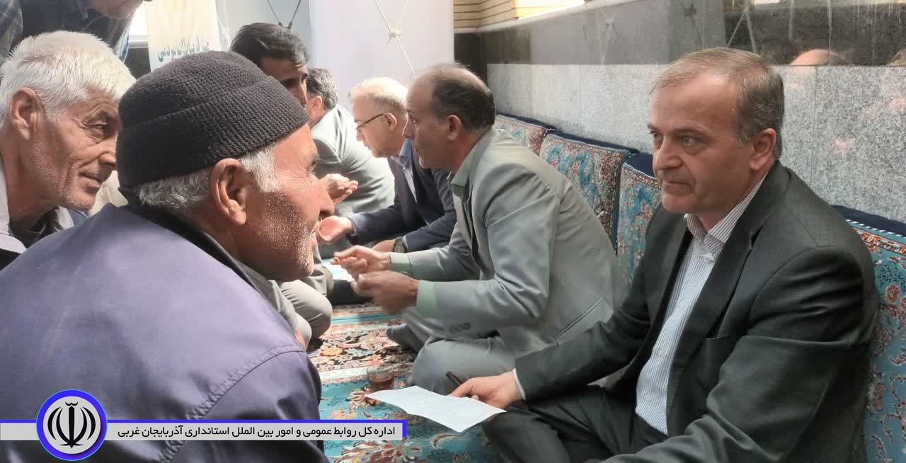 برگزاری میز ارتباطات مردمی فرماندار شهرستان نقده در شهر محمدیار