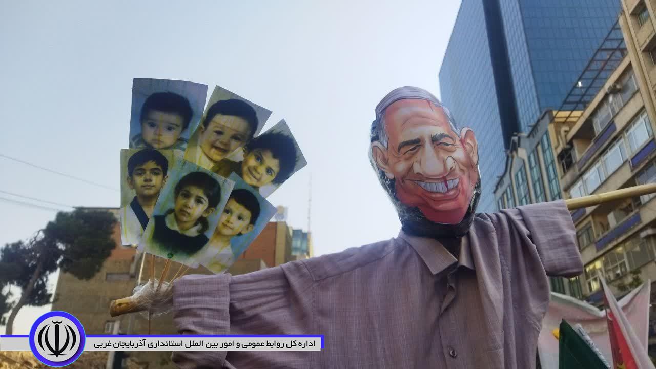 راهپیمایی باشکوه یومالله 13آبان در شهرستان نقده برگزار شد