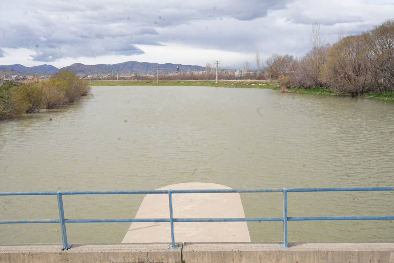 بازدید استاندار آذربایجان‌غربی و فرماندار نقده از آب‌بند انحرافی سد حسنلو در این شهرستان + تصاویر