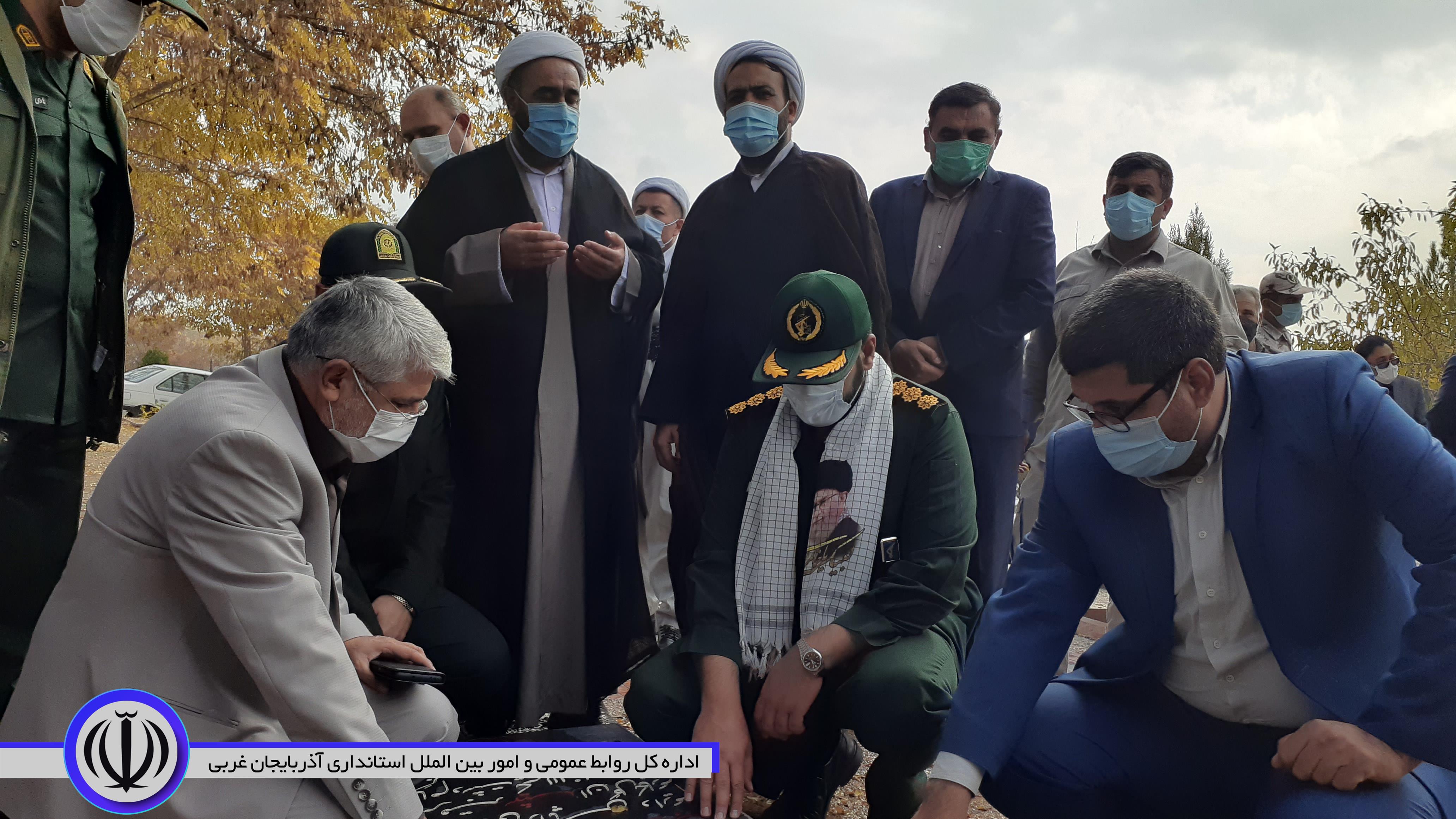تجمع ضد استگباری و غبارروبی و عطر افشانی مزار مطهر شهدا با حضور فرماندار شهرستان
