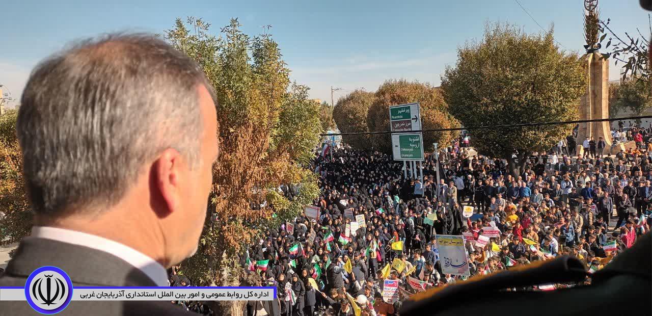 راهپیمایی باشکوه یومالله 13آبان در شهرستان نقده برگزار شد