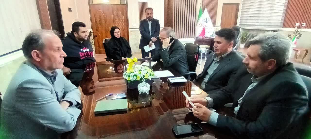 ملاقات مردمی و دیدار چهره به چهره امیرعباس جعفری فرماندار شهرستان نقده با مردم شریف شهرستان در راستای رسیدگی به مشکلات مردمی + تصاویر