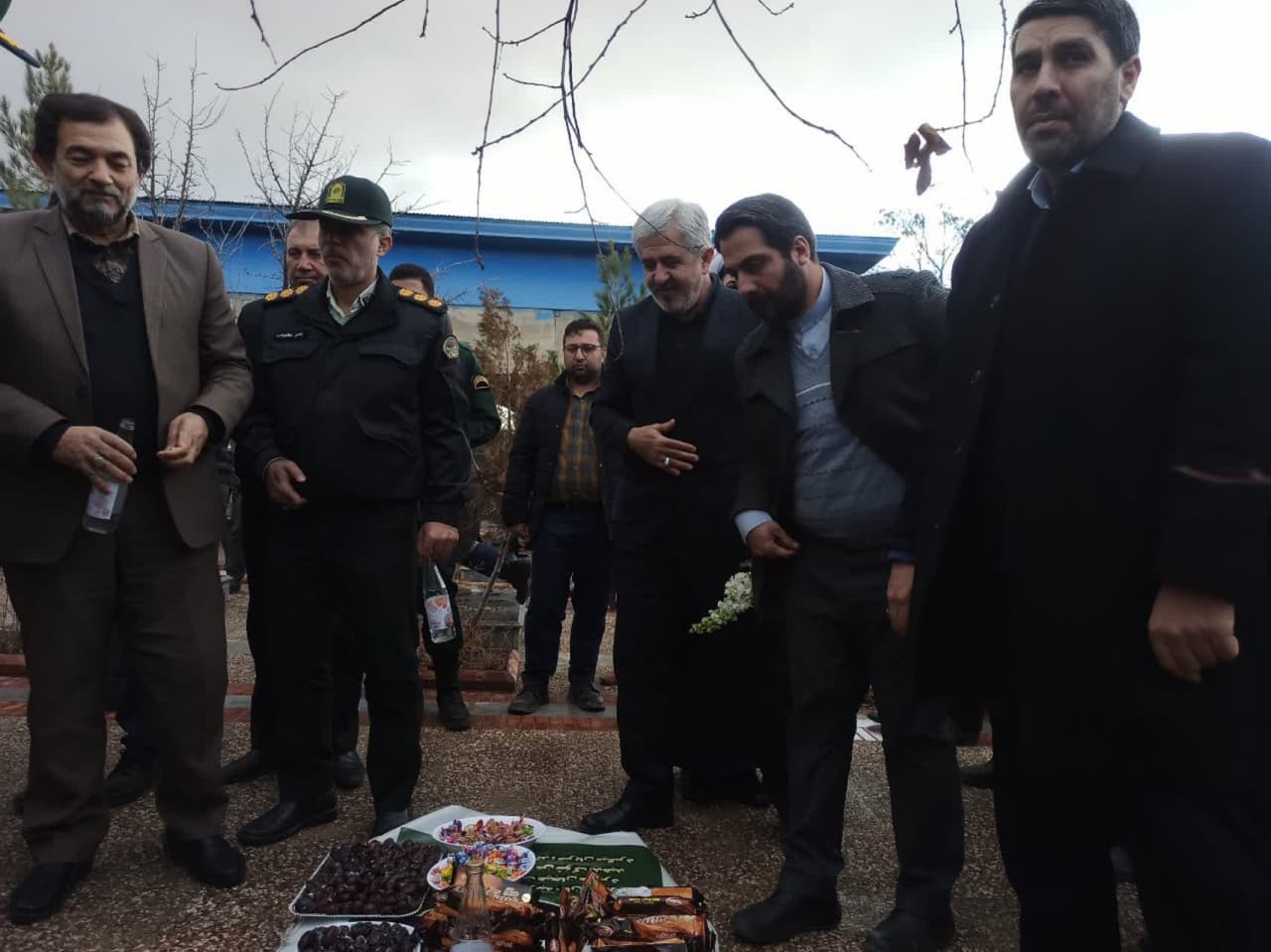 گزارش تصویری: آیین غبارروبی و عطر افشانی مزار مطهر شهدا با حضور محمد نوبخت فرماندار شهرستان