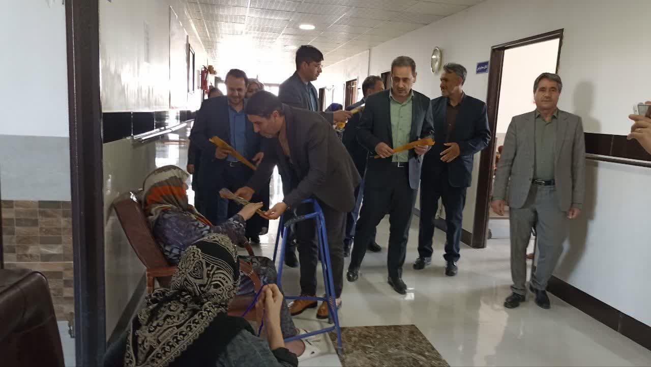 بازدید محمد نوبخت فرماندار شهرستان از سرای سالمندان
