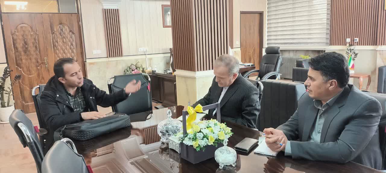 ملاقات مردمی و دیدار چهره به چهره امیرعباس جعفری فرماندار شهرستان نقده با مردم شریف شهرستان در راستای رسیدگی به مشکلات مردمی + تصاویر