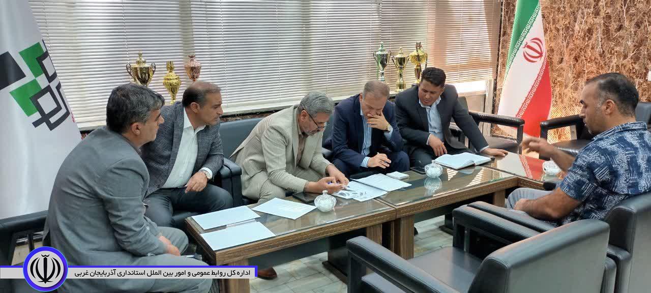 برگزاری میز ارتباطات مردمی سرپرست فرمانداری شهرستان در محل شهرداری نقده