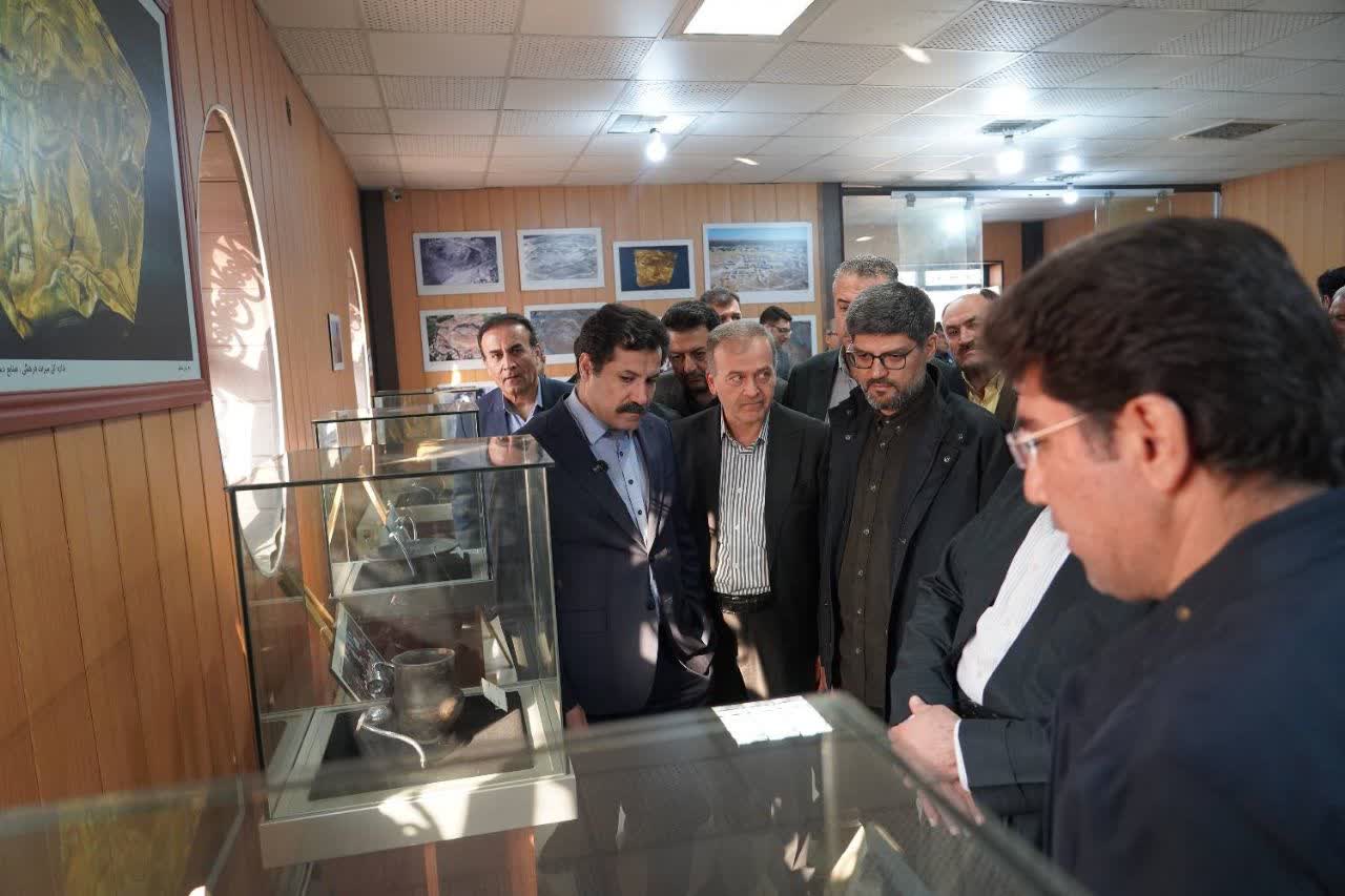 بازدید معاون رئیسجمهور از موزه پایگاه منطقه تاریخی حسنلو
