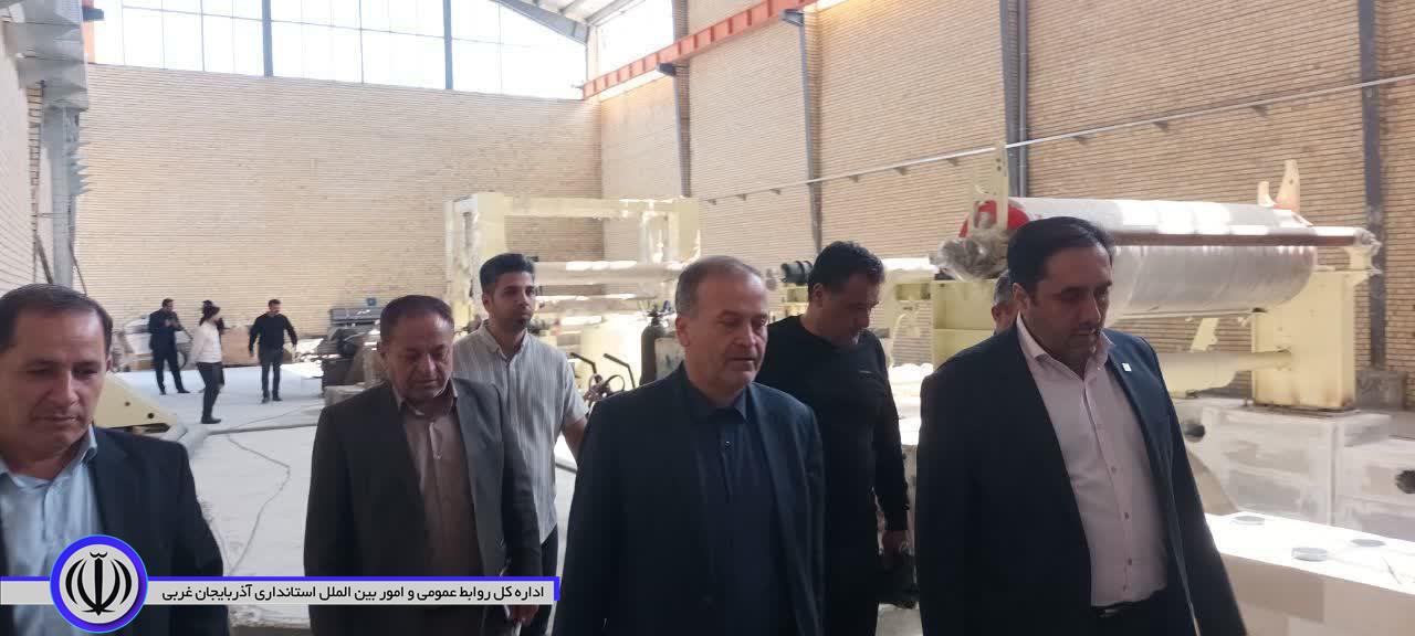 بازدید سرپرست فرمانداری نقده و مدیرکل شرکت شهرکهای صنعتی استان از ناحیه صنعتی شهید بروجردی خلیفهلو با هدف رفع موانع تولید
