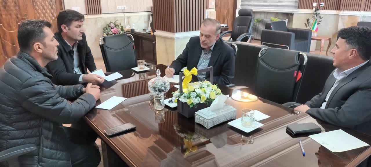 ملاقات مردمی و دیدار چهره به چهره امیرعباس جعفری فرماندار شهرستان نقده  با مردم شریف شهرستان در راستای رسیدگی به مشکلات مردمی + تصاویر