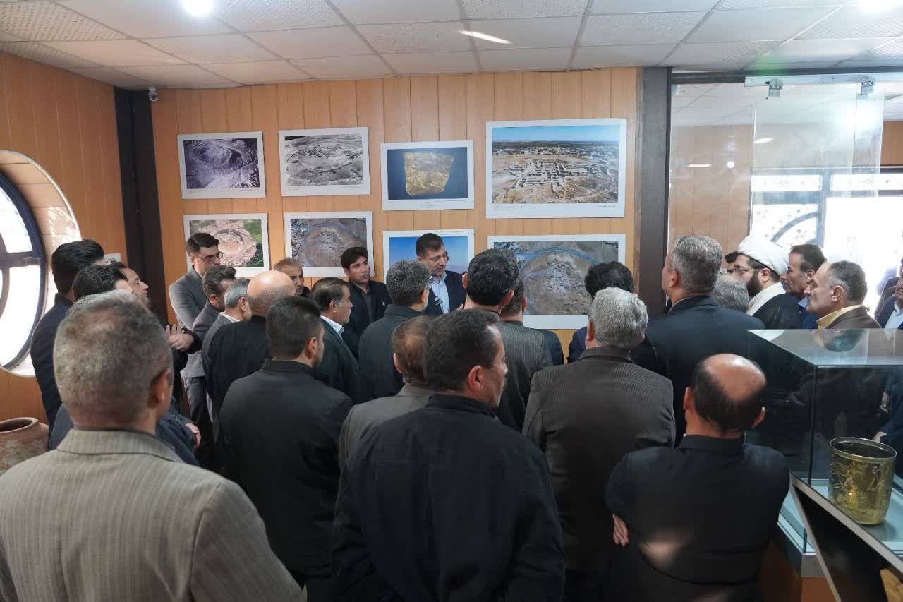 بازدید معاون رئیسجمهور از موزه پایگاه منطقه تاریخی حسنلو