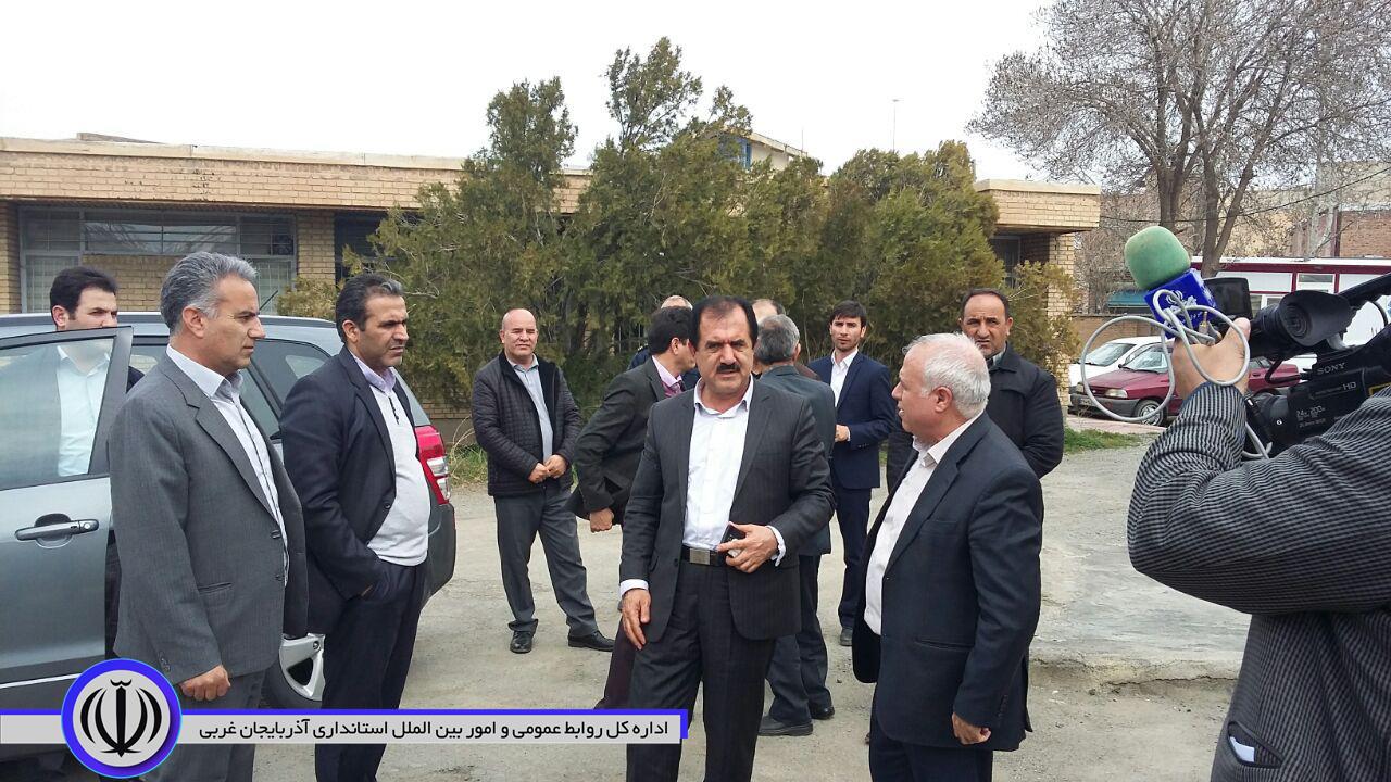 فرماندار نقده بهمراه مسئولینی از وزارت کشور از پروژه توسعه بیمارستان امام خمینی(ره) و مراکز بهداشتی که نیاز به نوسازی در این شهرستان دارند، بازدید کرد