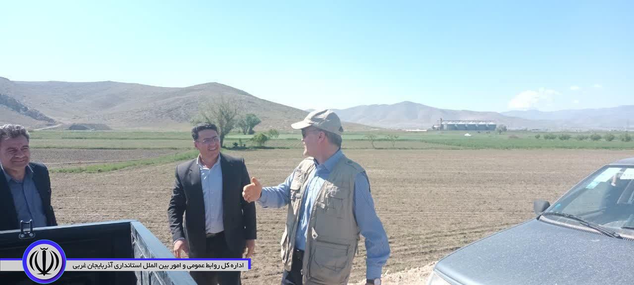 جمع آوری تجهیزات و لوله های آبرسانی غیرمجاز در پی رها سازی آب از کانال کانی سیب به دریاچه ارومیه