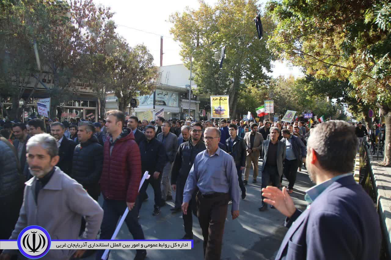 راهپیمایی باشکوه یومالله 13آبان در شهرستان نقده برگزار شد