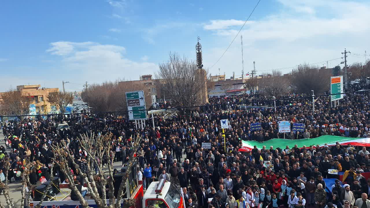 حضور باشکوه مردم شهید پرور و زمانشناس شهرستان نقده در راهپیمایی یوم الله 22 بهمن چهل و هفتمین سالگرد پیروزی انقلاب اسلامی