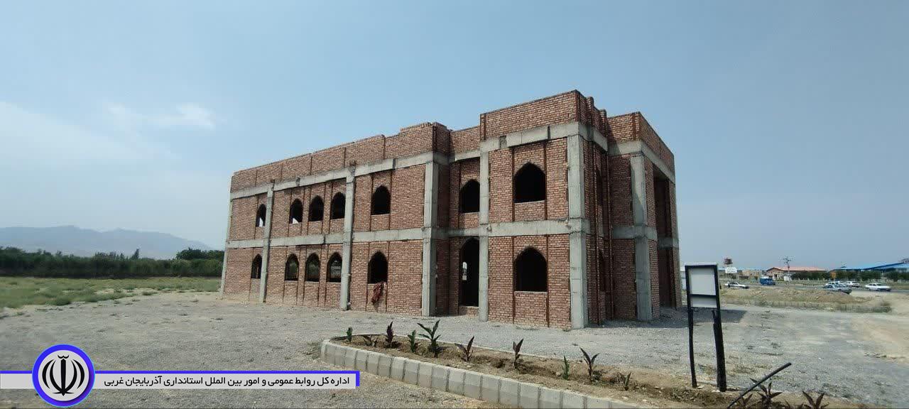 بازدید جعفری سرپرست فرمانداری شهرستان نقده از مسجد راه کربلا و زائرسرای شهرداری محمدیار