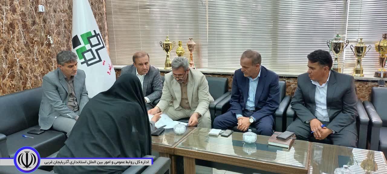 برگزاری میز ارتباطات مردمی سرپرست فرمانداری شهرستان در محل شهرداری نقده