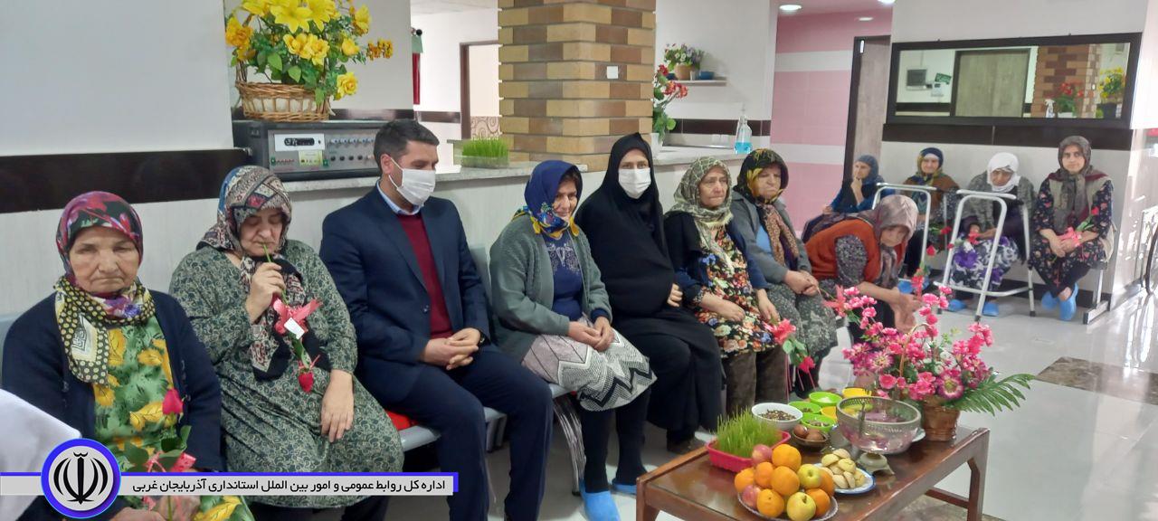 حضور محمد نوبخت فرماندار شهرستان در سرای سالمندان و دیدار با مادران و پرسنل این سرا