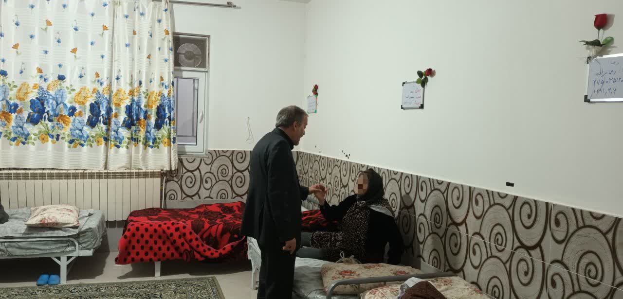 حضور فرماندار نقده در سرای سالمندان و دیدار با مادران این مرکز