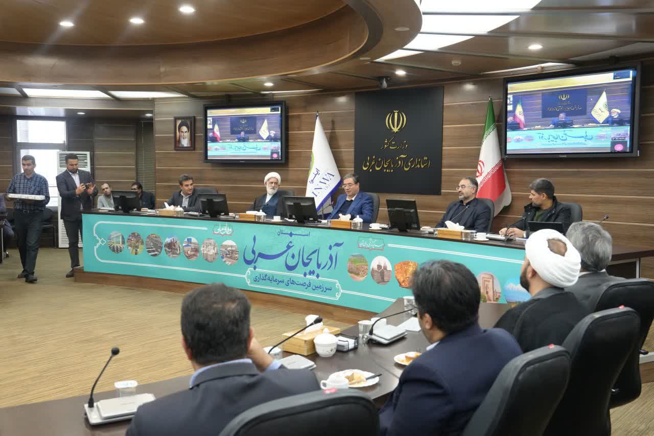 برگزاری آیین کلنگزنی پروژه احداث 310 واحد مسکن حمایتی و بهرهبرداری از طرح هادی 100 روستای آذربایجانغربی + تصاویر