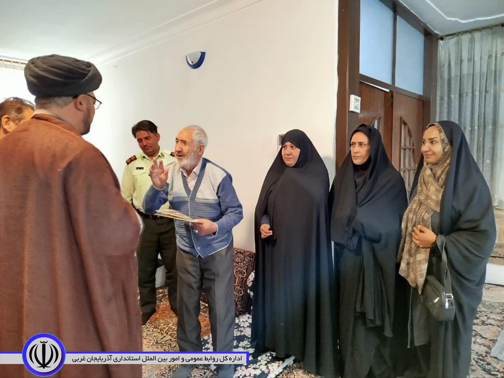 دیدار سرپرست فرمانداری شهرستان نقده با خانواده گرانقدر شهیدان معظم سیدحسین راک، کریم و یونس ادیبی و صمد صمدی