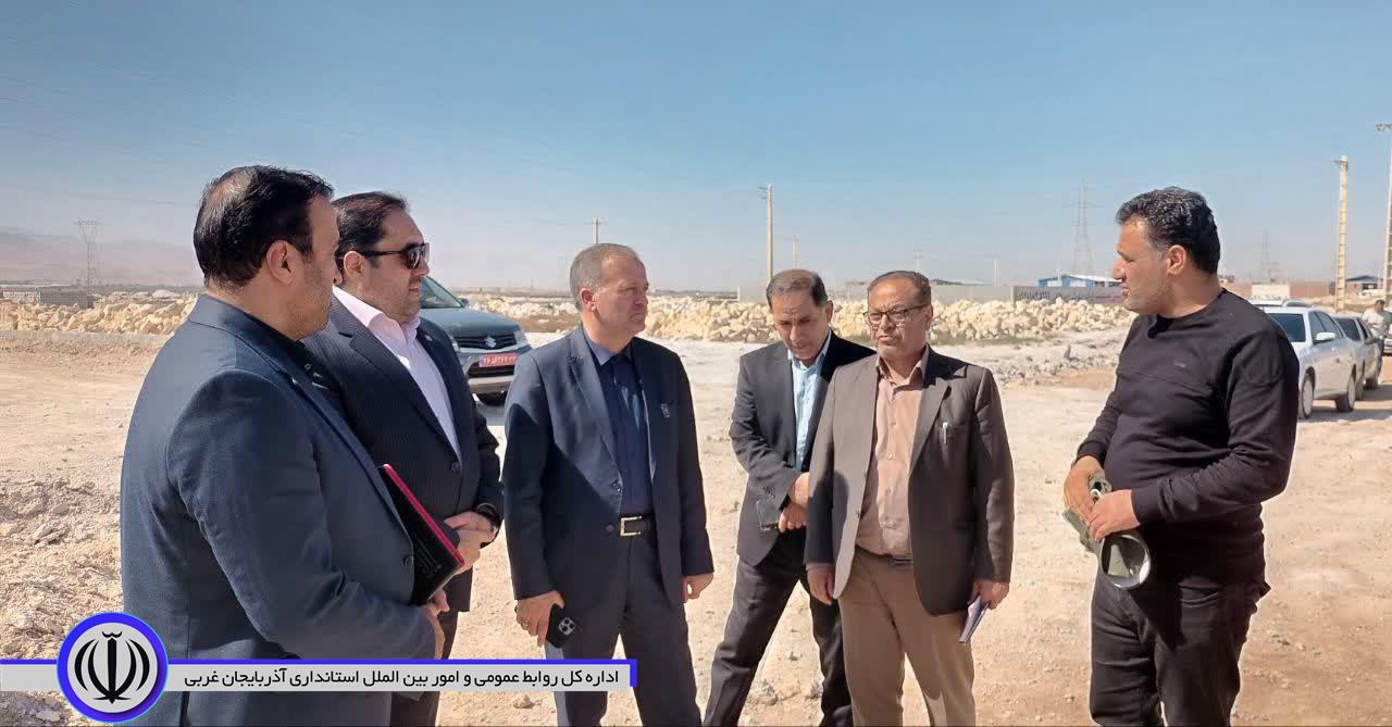 بازدید سرپرست فرمانداری نقده و مدیرکل شرکت شهرکهای صنعتی استان از ناحیه صنعتی شهید بروجردی خلیفهلو با هدف رفع موانع تولید