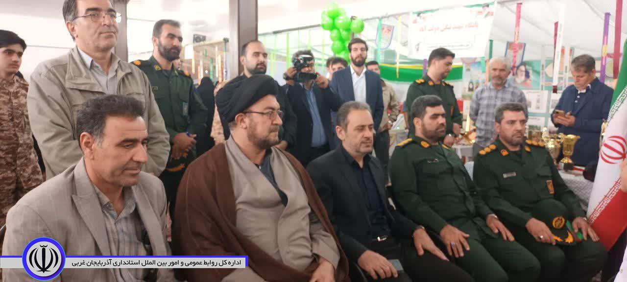 بازدید مسعود اسماعیلی معاون سیاسی، امنیتی و اجتماعی فرمانداری از نمایشگاه پایگاه های اسوه بسیج سپاه پاسداران انقلاب اسلامی شهرستان نقده