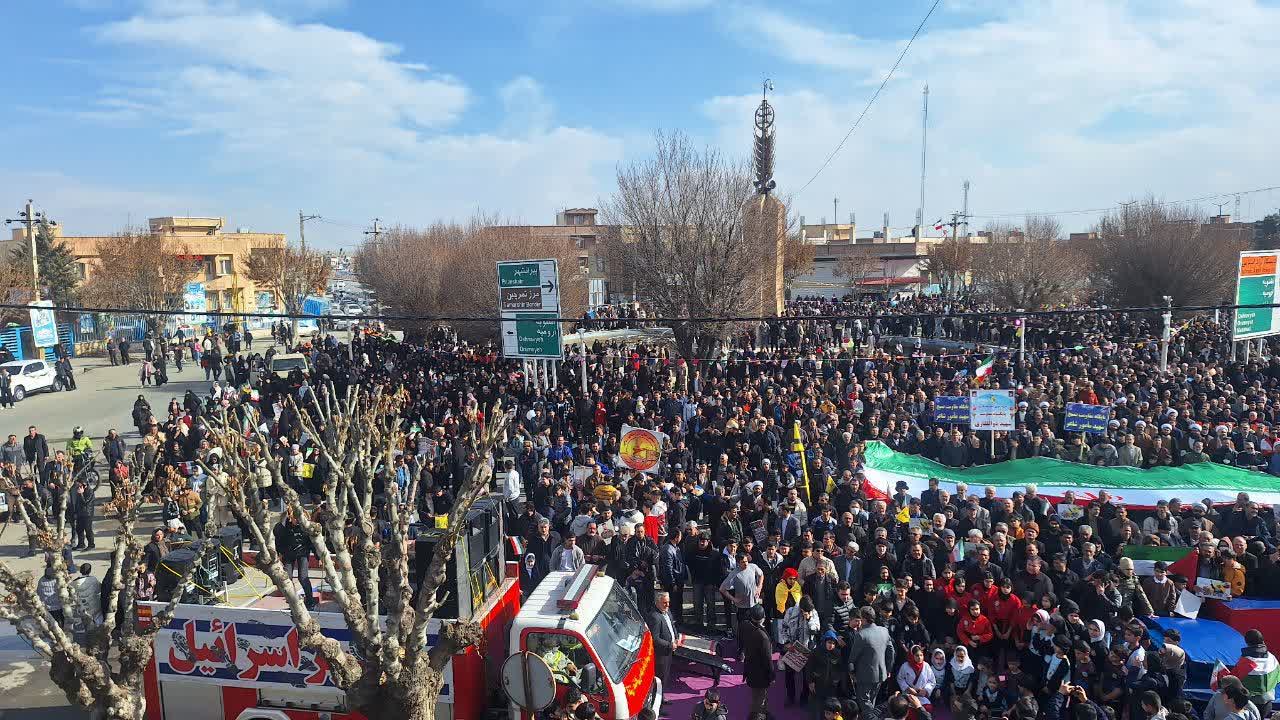 حضور باشکوه مردم شهید پرور و زمانشناس شهرستان نقده در راهپیمایی یوم الله 22 بهمن چهل و هفتمین سالگرد پیروزی انقلاب اسلامی