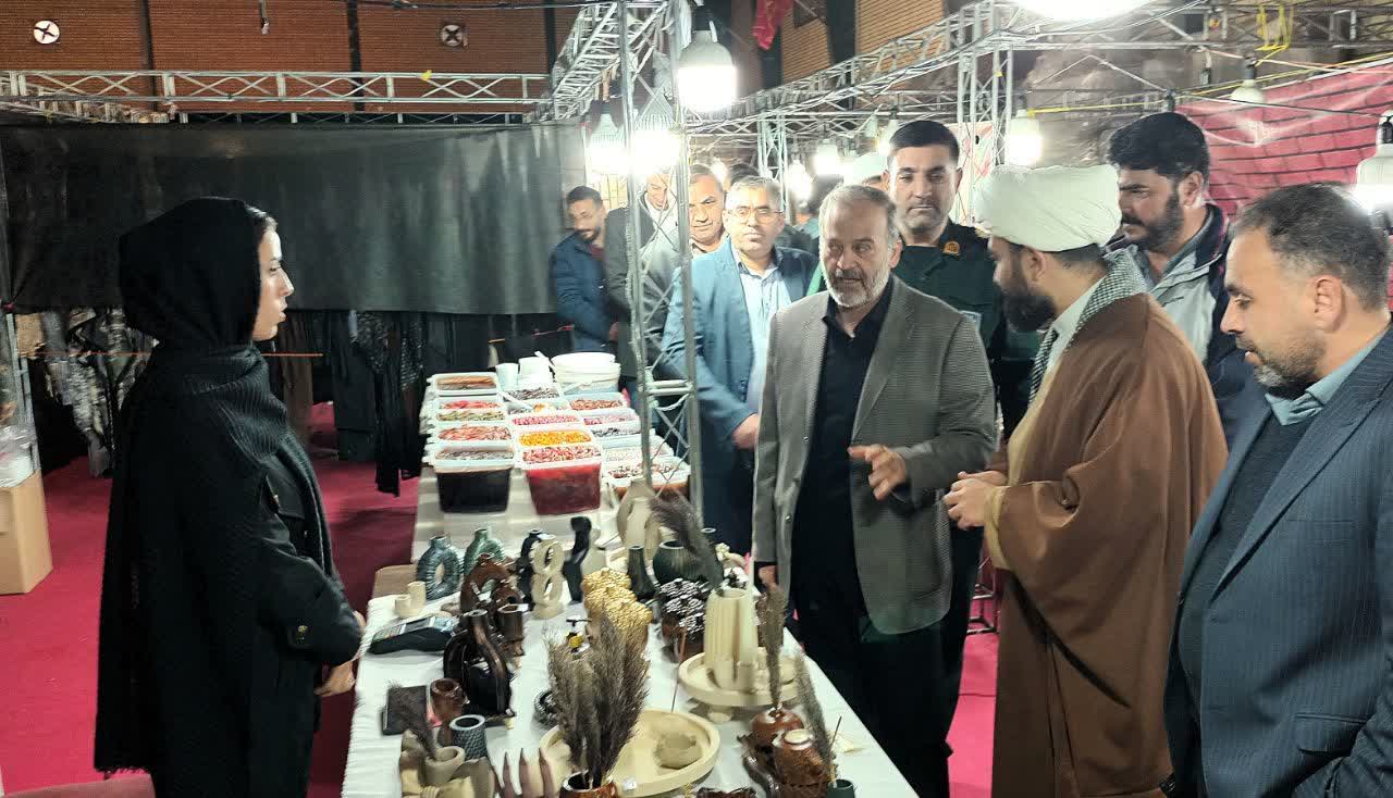 افتتاح نمایشگاه محصولات و تولیدات مددجویان کمیته امداد امام خمینی(ره) شهرستان نقده با حضور فرماندار