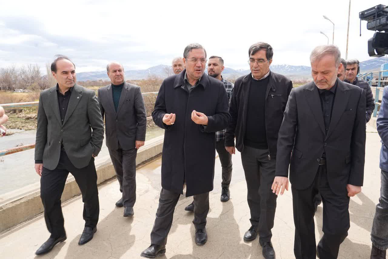 بازدید استاندار آذربایجان‌غربی و فرماندار نقده از آب‌بند انحرافی سد حسنلو در این شهرستان + تصاویر