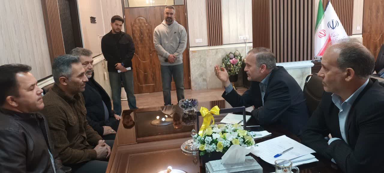 ملاقات مردمی و دیدار چهره به چهره امیرعباس جعفری فرماندار شهرستان نقده  با مردم شریف شهرستان در راستای رسیدگی به مشکلات مردمی + تصاویر