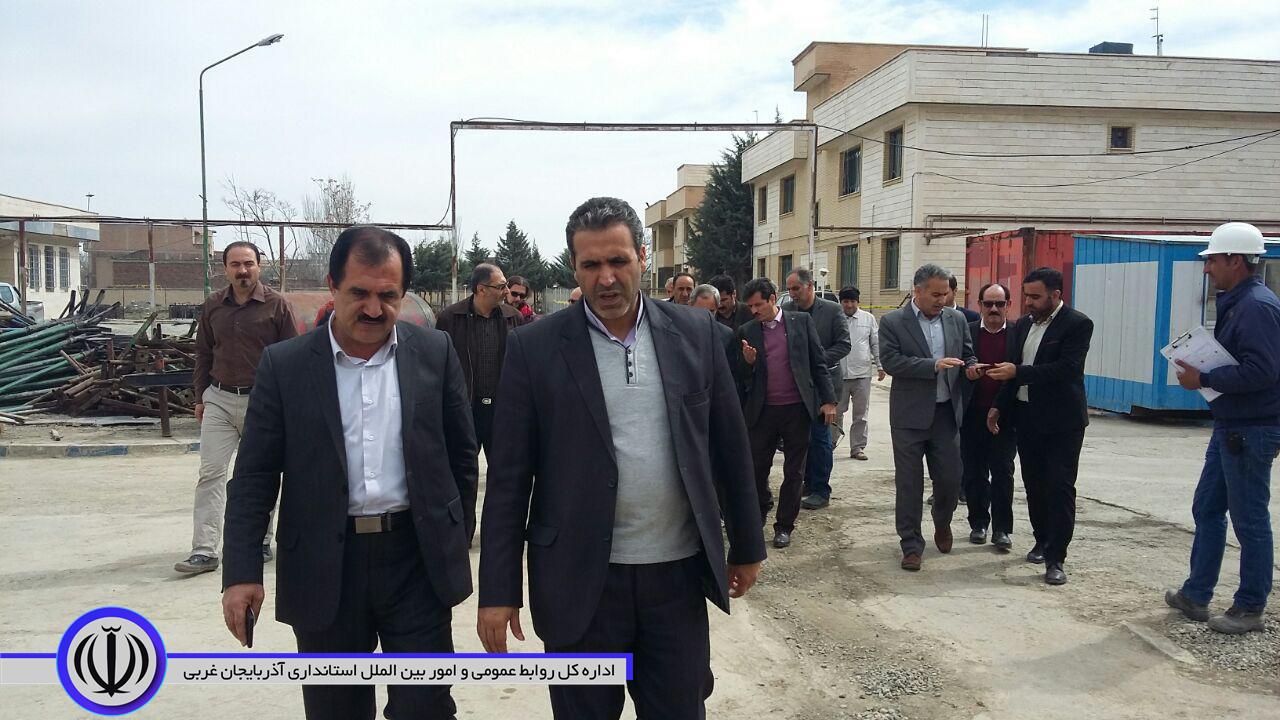 فرماندار نقده بهمراه مسئولینی از وزارت کشور از پروژه توسعه بیمارستان امام خمینی(ره) و مراکز بهداشتی که نیاز به نوسازی در این شهرستان دارند، بازدید کرد